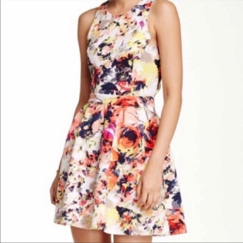 Romeo & Juliet Couture Floral Keyhole Back Mini Dress‎